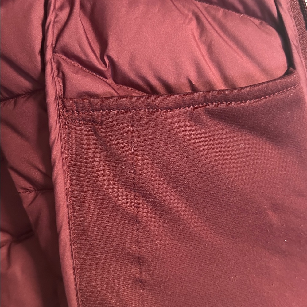 The North Face Women's Puffer Vest size Medium - Picture 5 of 5
